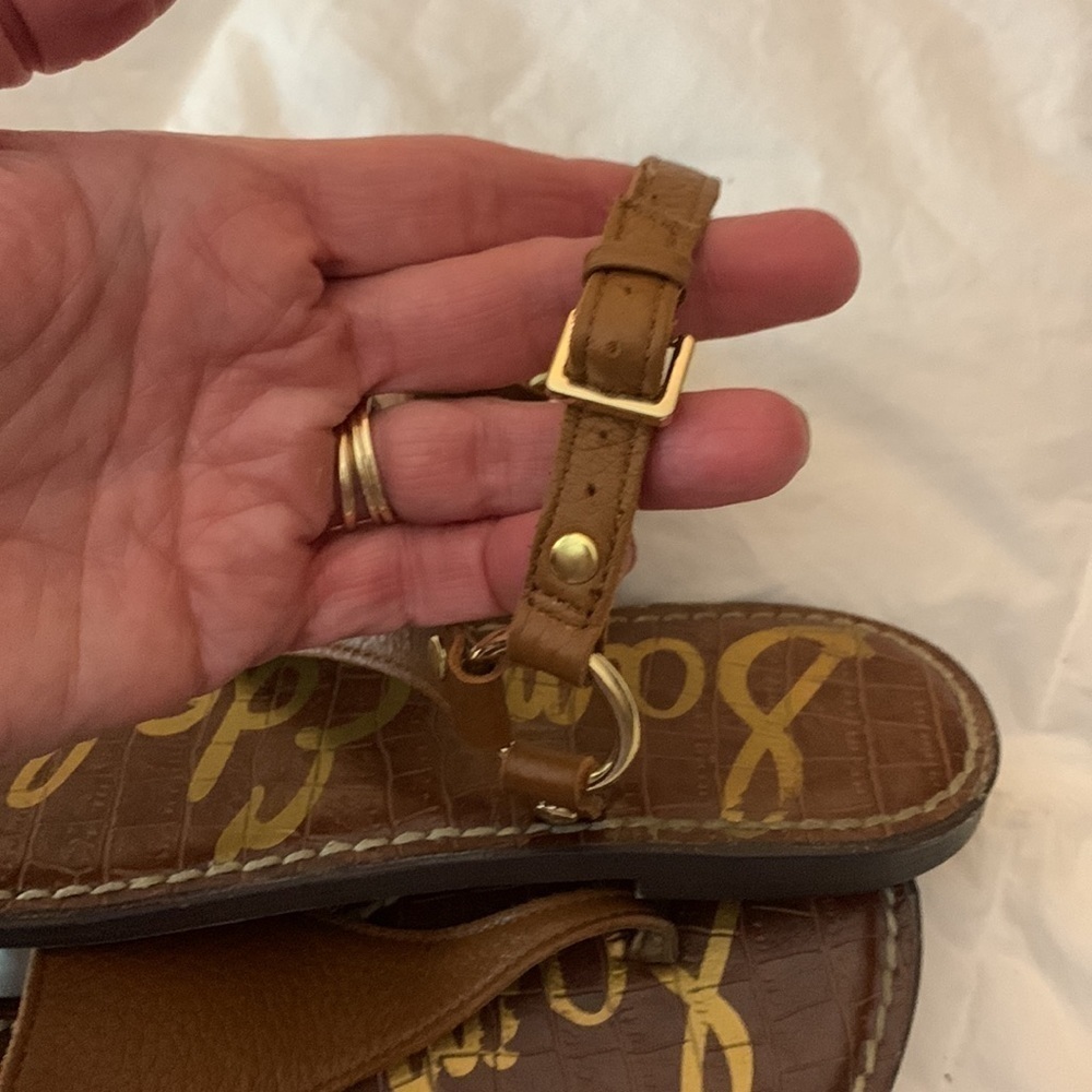 Sam Edelman EUC leather thongs with gold hardware size 6 - Picture 4 of 8